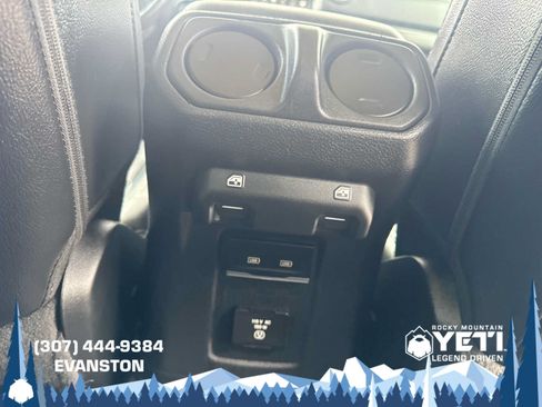 Used 2021 Jeep Wrangler Unlimited Sahara w/ Uconnect 4C Nav & Sound Group AWD/4WD image 17