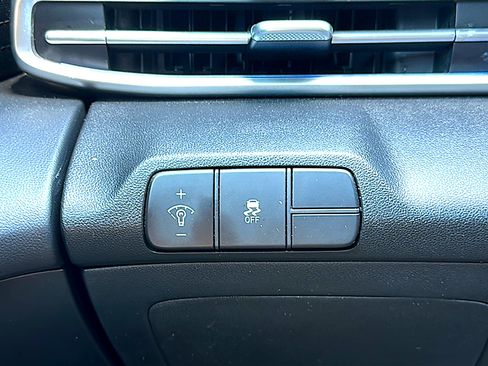 Used 2024 Hyundai Elantra SEL image 37