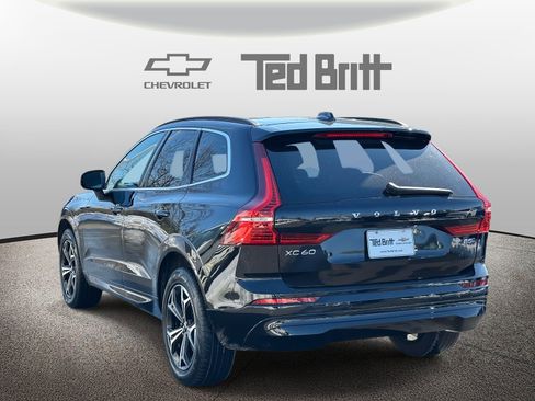 Used 2022 Volvo XC60 B5 Momentum w/ Climate Package image 6