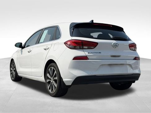 Used 2018 Hyundai Elantra GT w/ Tech Package 03 FWD image 5