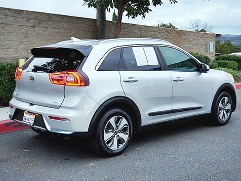 Used 2019 Kia Niro EX image 8