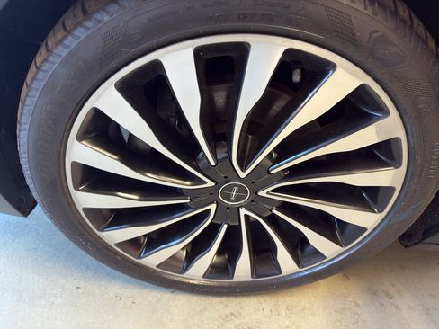 Used 2018 Lincoln Continental Black Label AWD/4WD image 33