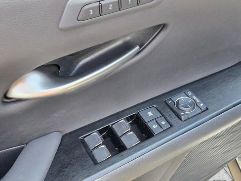 Used 2023 Lexus UX 250h F Sport FWD image 14