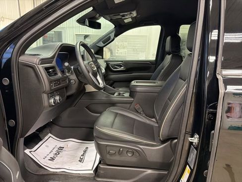 Used 2024 GMC Yukon SLT w/ SLT Luxury Package image 10