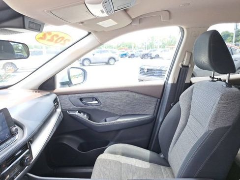 Used 2022 Nissan Rogue SV FWD image 15