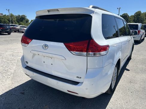 Used 2011 Toyota Sienna XLE image 6