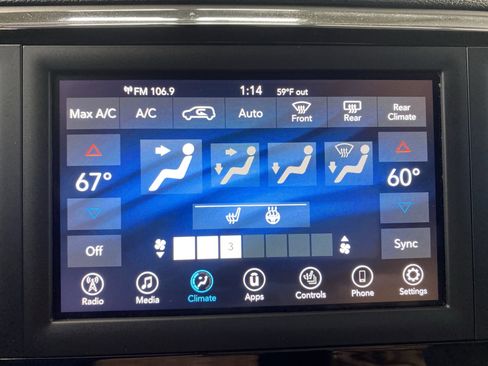 Certified 2020 Chrysler Pacifica Touring-L image 18