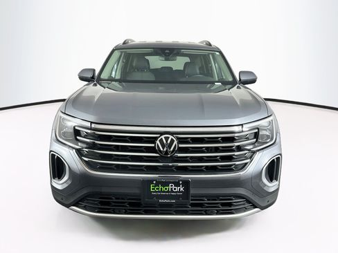 Used 2025 Volkswagen Atlas SE FWD image 2