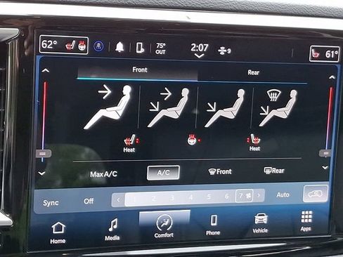 Used 2024 Chrysler Pacifica Touring-L FWD image 27