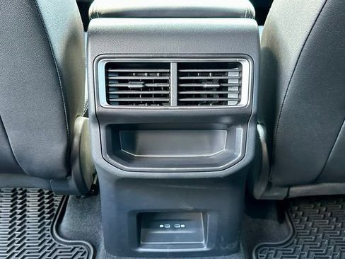 Certified 2025 Volkswagen Atlas Cross Sport SE AWD/4WD image 18