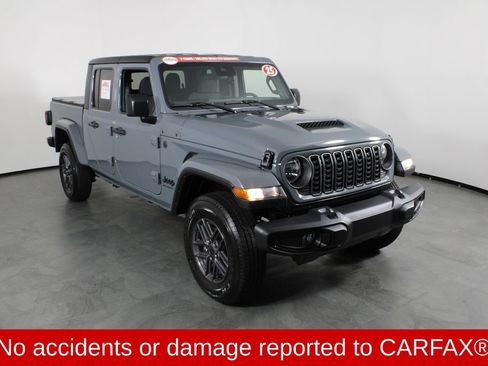 Used 2025 Jeep Gladiator Sport AWD/4WD image 4