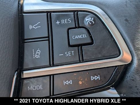 Used 2021 Toyota Highlander XLE AWD/4WD image 6
