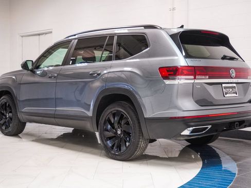 Used 2025 Volkswagen Atlas SE AWD/4WD image 38