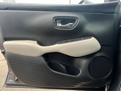 Used 2023 Honda HR-V LX image 17