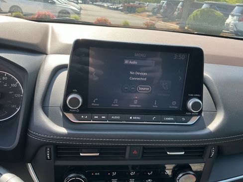 Used 2021 Nissan Rogue S FWD image 16