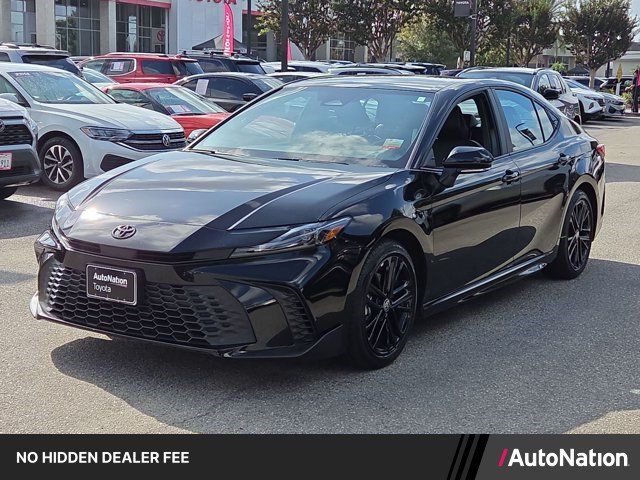 Used 2025 Toyota Camry SE FWD image 1