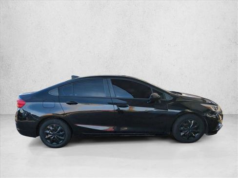 Used 2017 Chevrolet Cruze LS image 4