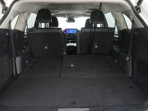 Used 2023 Toyota Highlander Limited image 19