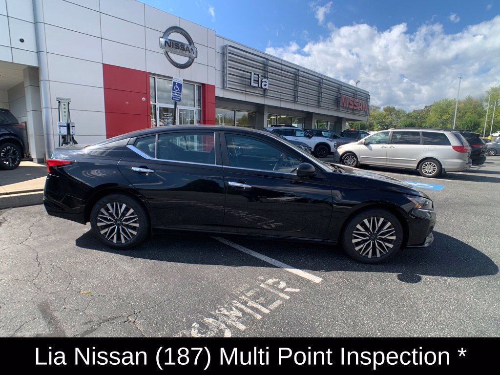 Used 2025 Nissan Altima 2.5 SV FWD image 2