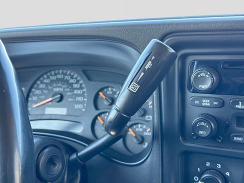 Used 2005 Chevrolet Silverado 2500 LS w/ Heavy-Duty Power Package AWD/4WD image 32