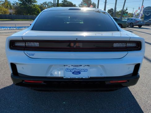 Used 2025 Dodge Charger R/T w/ Quick Order Package 25M R/T image 5
