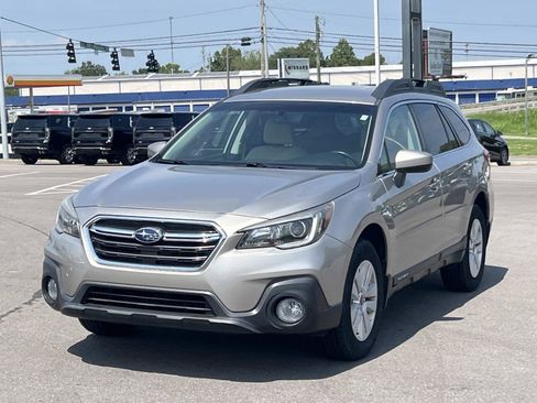 Used 2018 Subaru Outback 2.5i Premium AWD/4WD image 3