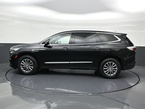 Used 2022 Buick Enclave Essence image 2