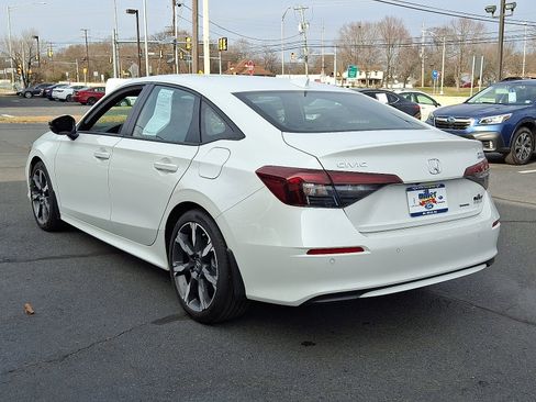 Used 2025 Honda Civic Sport Touring image 4