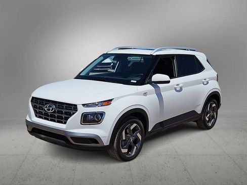 Used 2026 Hyundai Venue SEL FWD image 4