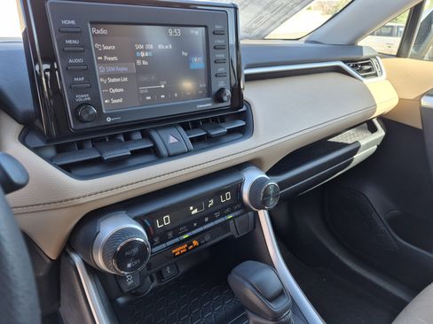 Used 2021 Toyota RAV4 XLE w/ Convenience Package AWD/4WD image 11