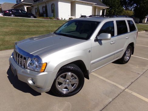 Used 2007 Jeep Grand Cherokee Overland image 3