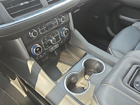 Used 2024 GMC Yukon SLT w/ SLT Luxury Package AWD/4WD image 10