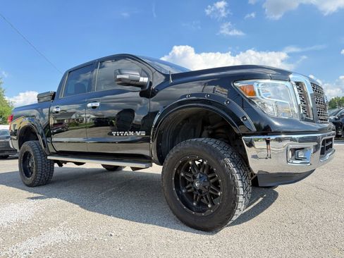Used 2018 Nissan Titan 4x4 Crew Cab image 9