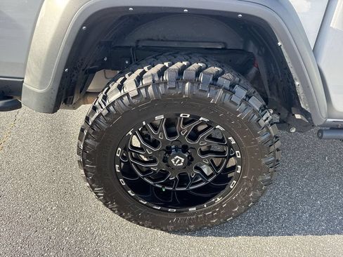Used 2023 Jeep Gladiator Rubicon w/ Trailer Tow Package AWD/4WD image 32