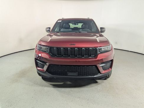 New 2025 Jeep Grand Cherokee Altitude image 2