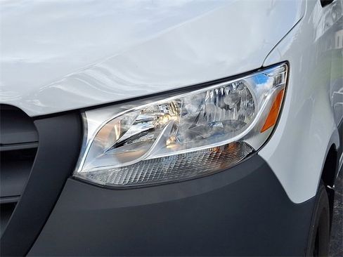 Used 2025 Mercedes-Benz Sprinter 2500 image 11