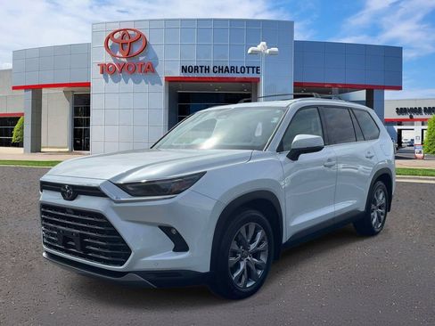 Used 2024 Toyota Grand Highlander AWD image 4