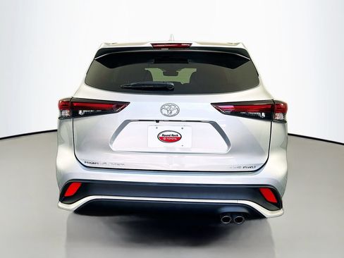 Certified 2025 Toyota Highlander XSE AWD/4WD image 6
