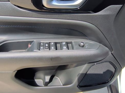 New 2026 Jeep Compass Latitude image 11