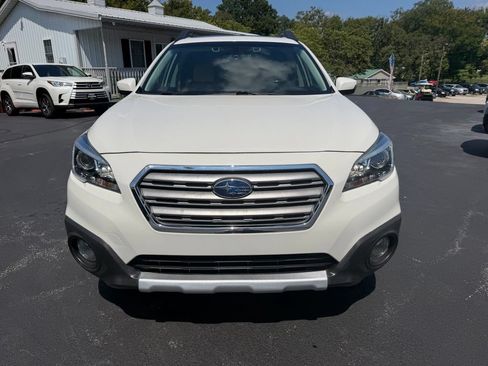 Used 2017 Subaru Outback 2.5i Limited AWD/4WD image 2