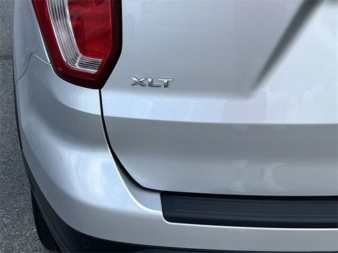 Used 2019 Ford Explorer XLT image 29