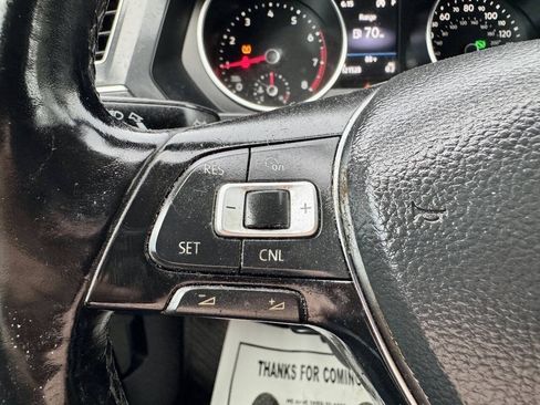 Used 2018 Volkswagen Tiguan SE AWD/4WD image 16