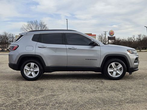 Used 2022 Jeep Compass Latitude image 7