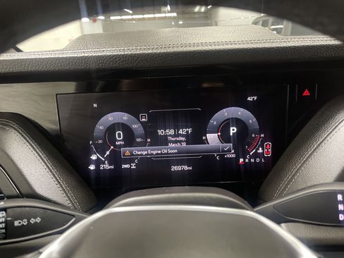 Used 2025 GMC Yukon XL Denali image 32