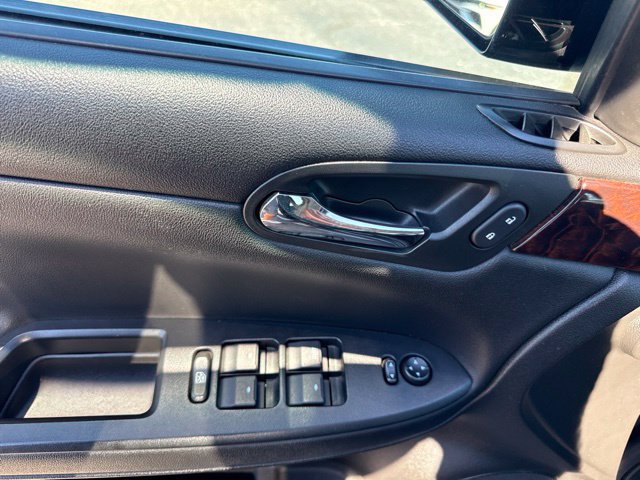 Used 2012 Chevrolet Impala LTZ FWD image 15