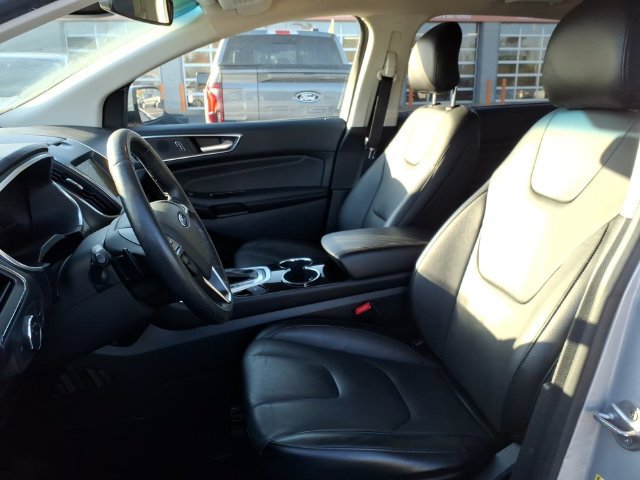 Used 2018 Ford Edge Titanium w/ Ford Safe & Smart Package AWD/4WD image 15