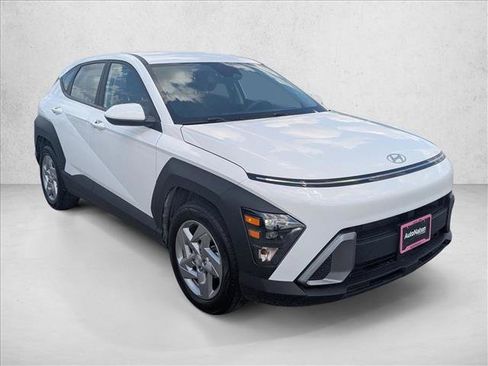 Used 2025 Hyundai Kona SE FWD image 3