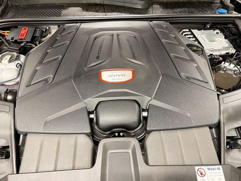 Certified 2023 Porsche Cayenne Turbo AWD/4WD image 32