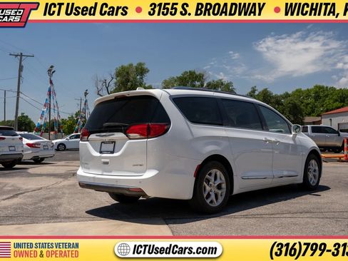 Used 2020 Chrysler Pacifica Limited FWD image 7