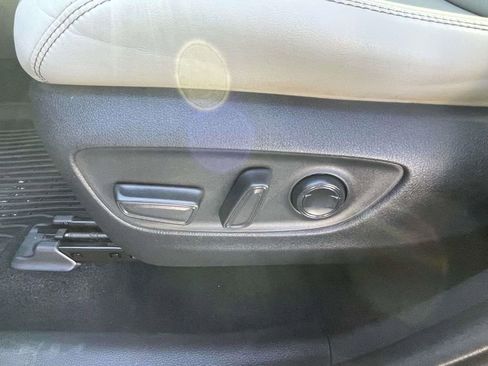 Used 2022 Toyota RAV4 Limited image 17